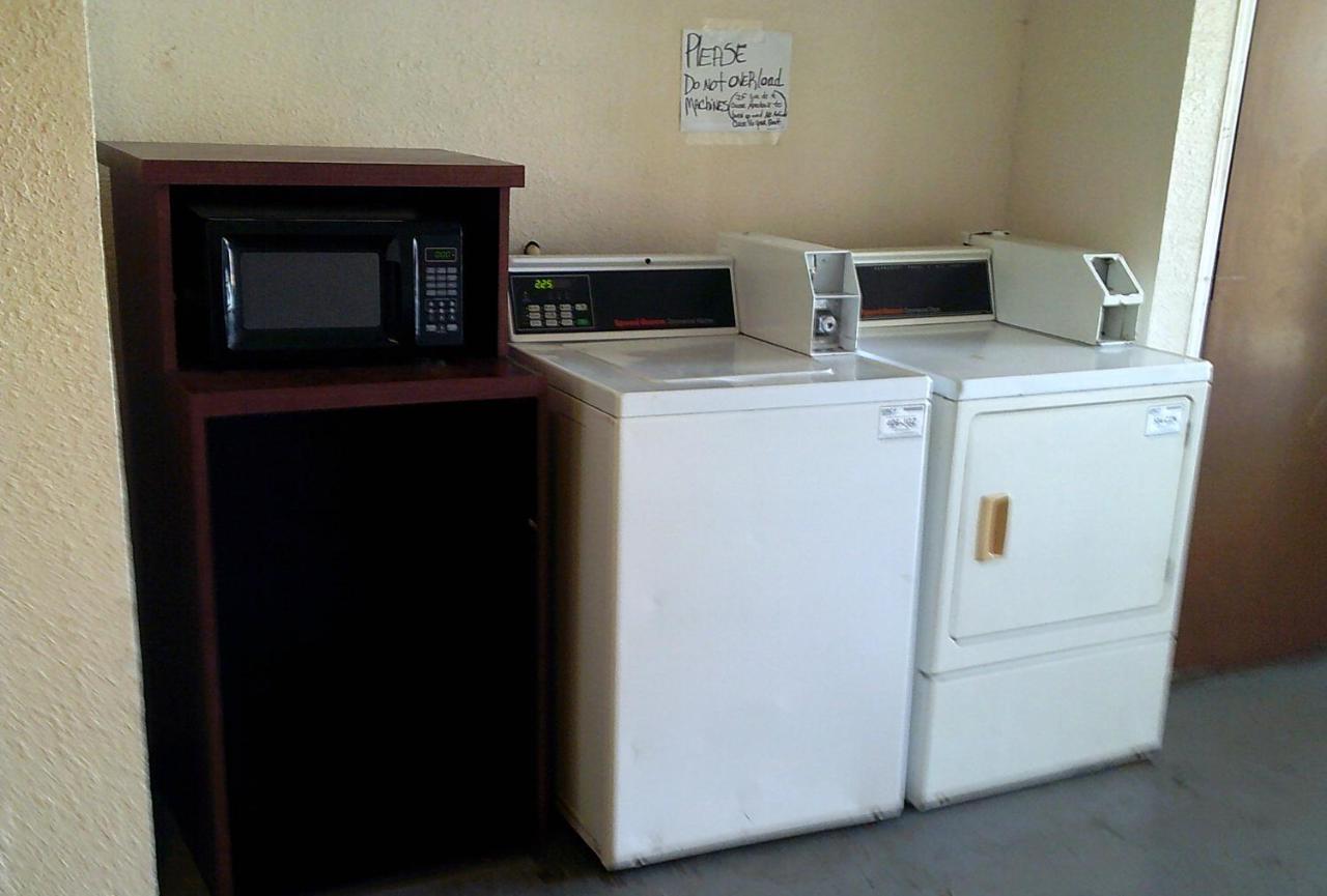 Metro Inn & Suites Jacksonville Bagian luar foto