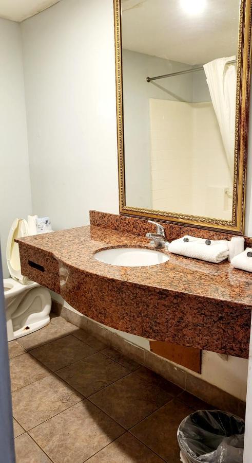 Metro Inn & Suites Jacksonville Bagian luar foto