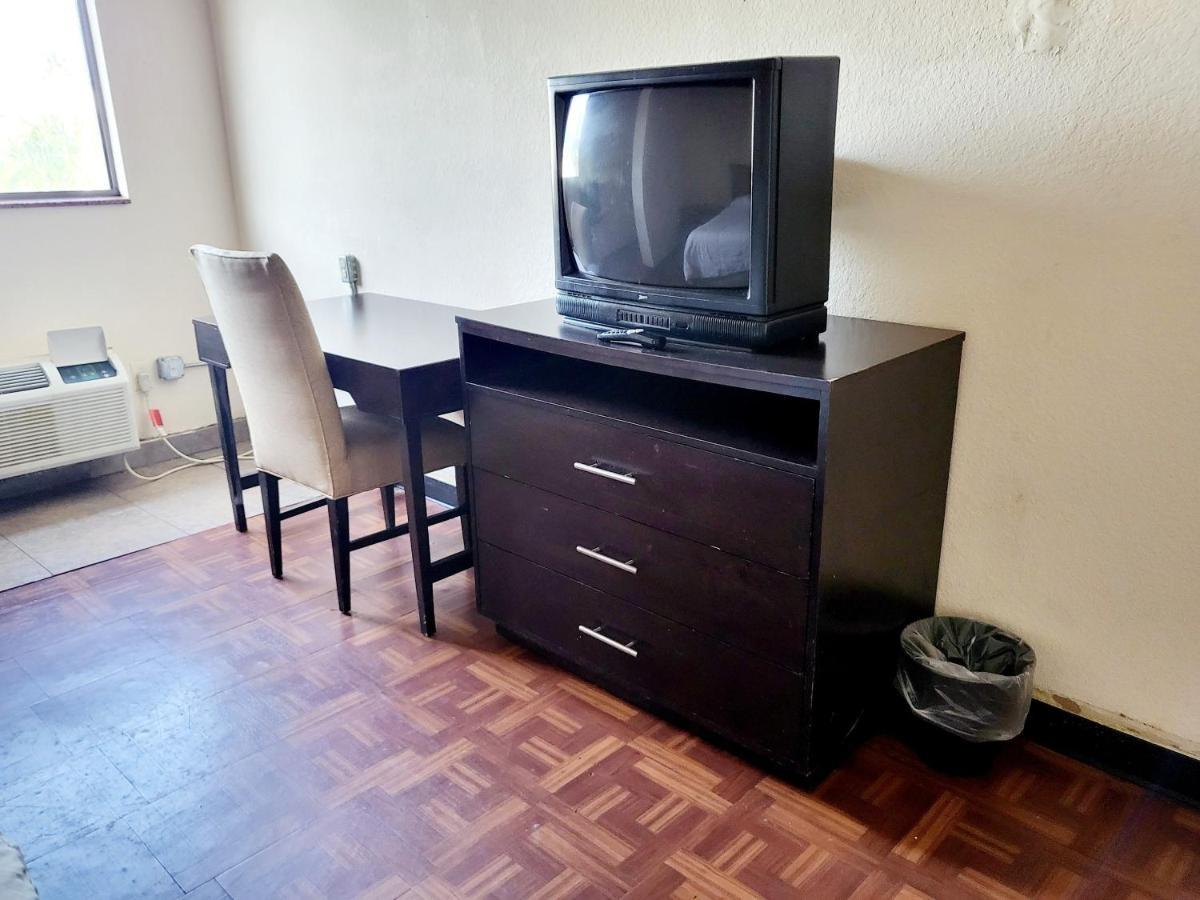 Metro Inn & Suites Jacksonville Bagian luar foto